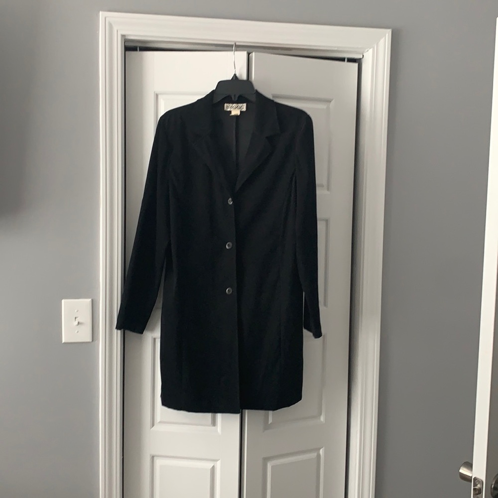Briggs long blazer. Size M. 97% polyester. 3% Spandex. Good condition.